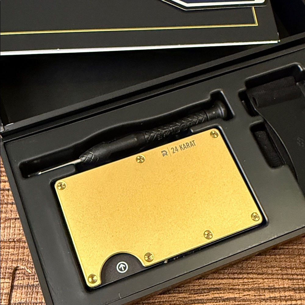 The Ridge Gold Wallet for Men - Picture 3 of 11